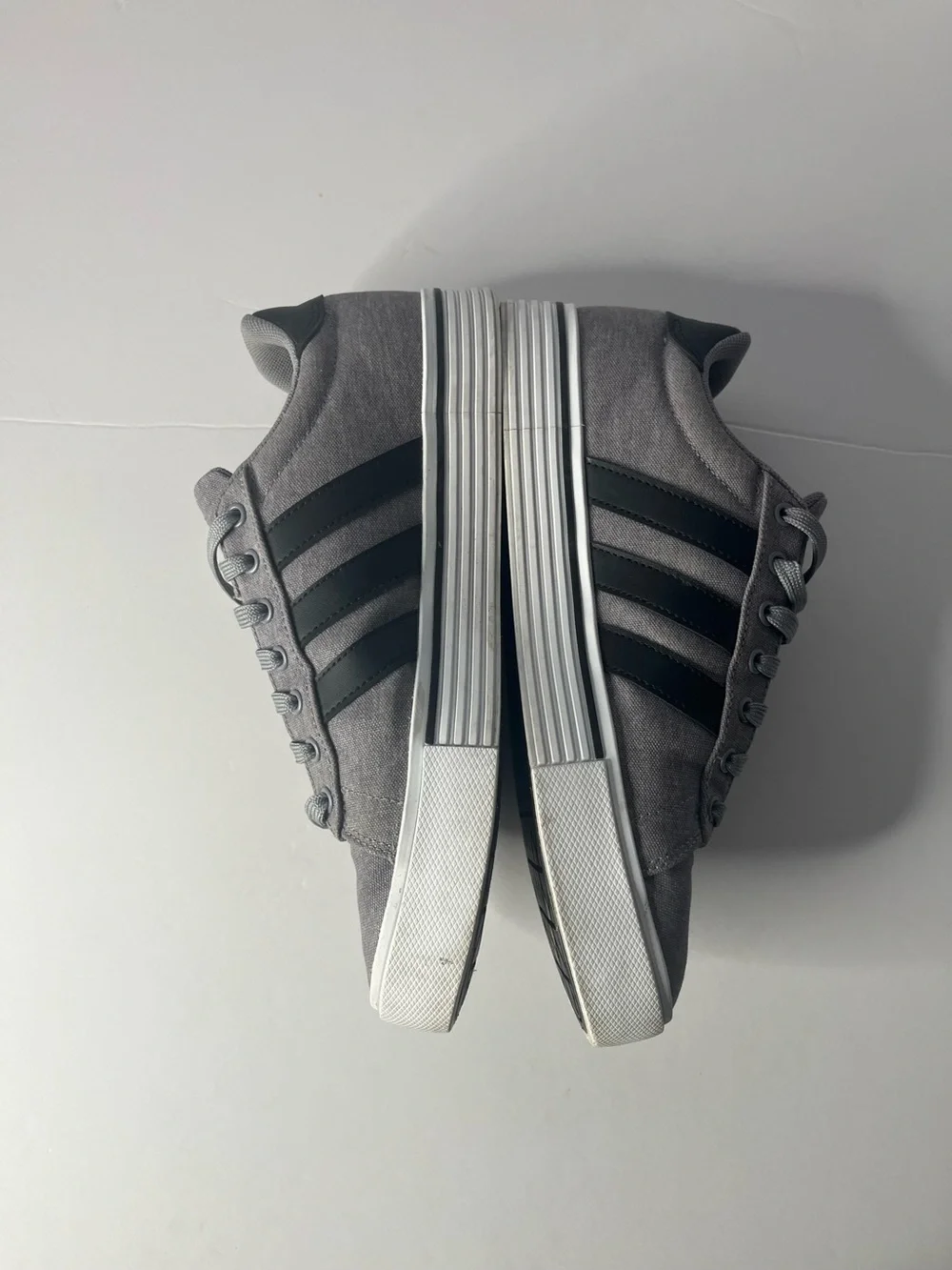 Adidas Mens Daily 4.0 Gray Fashion Sneaker Size 8.5 white Black